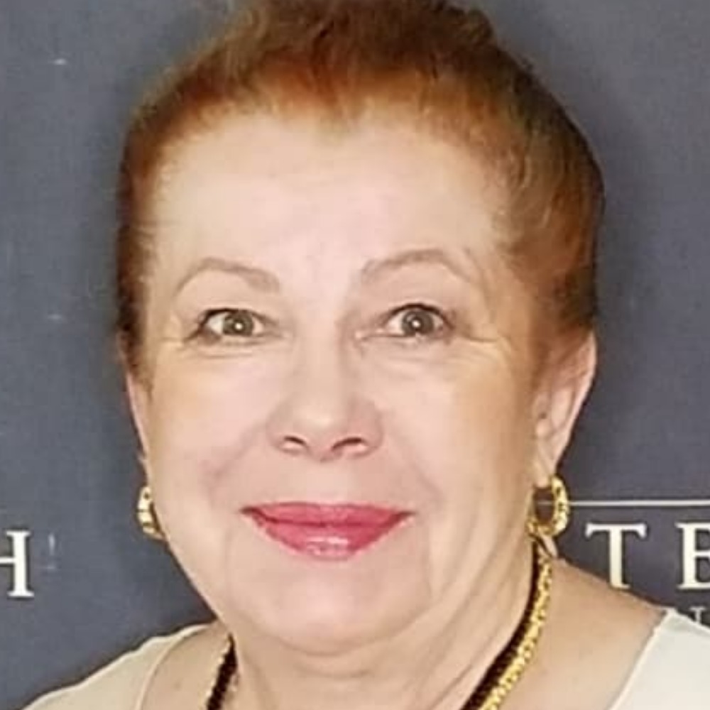 Meet your Posher, Ms.Beverly GIA